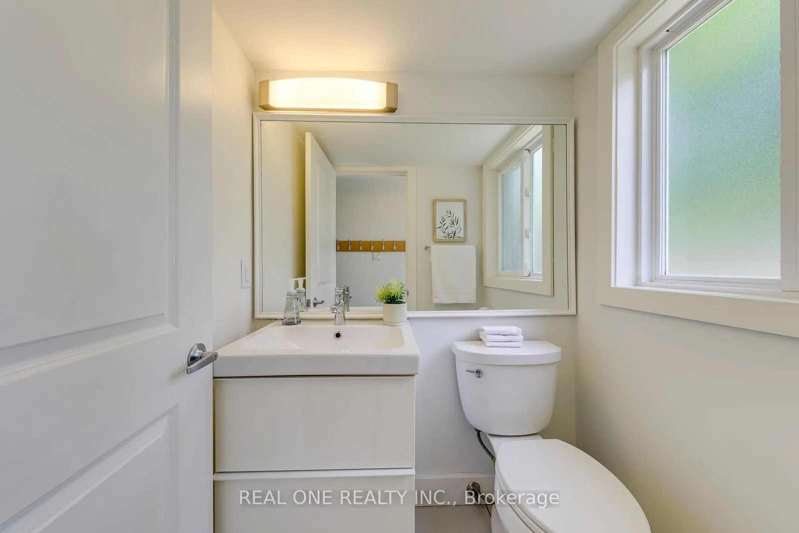 Photo 19 of 165 Arichat Road, Oakville, Ford — HOMEH