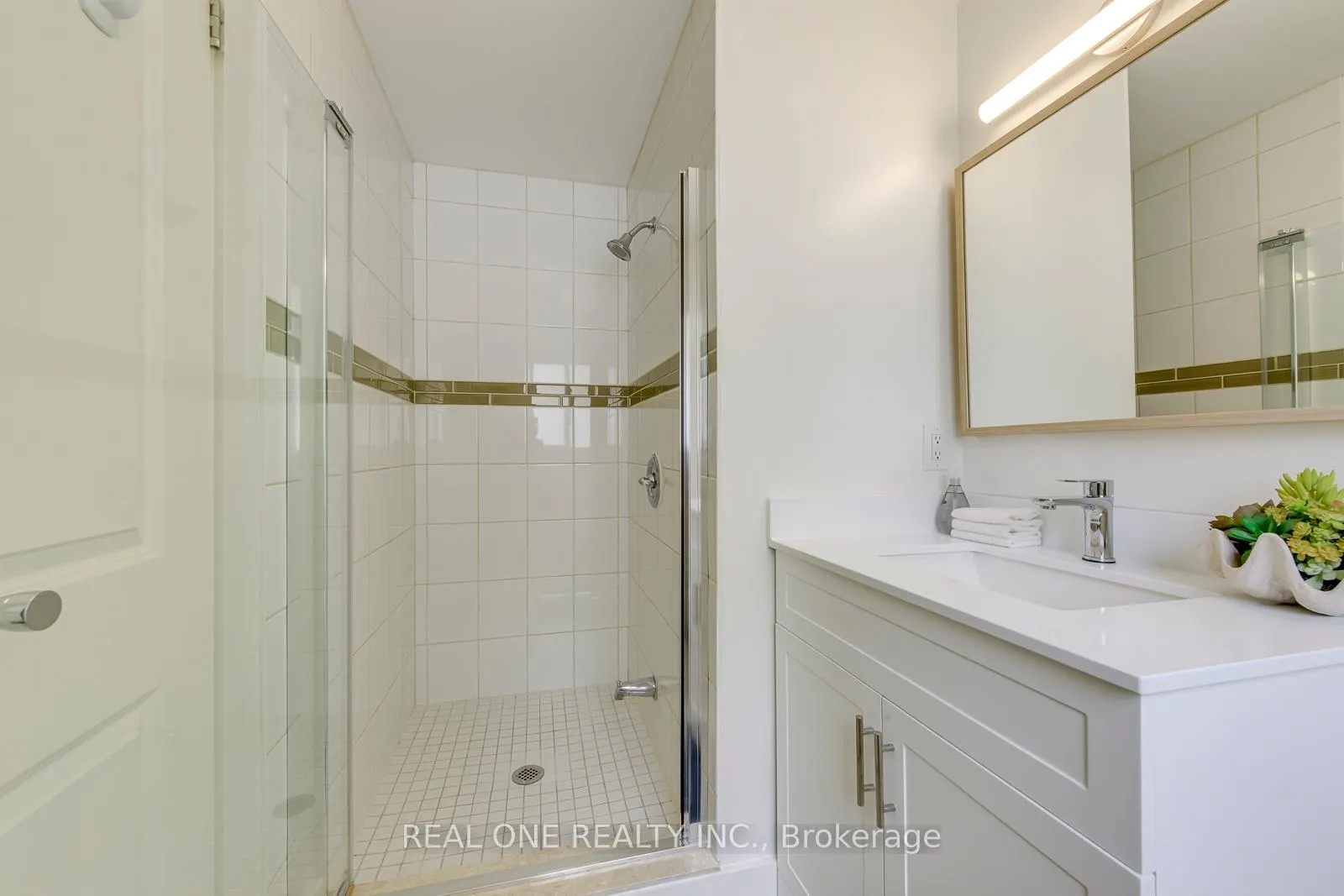 Photo 26 of 165 Arichat Road, Oakville, Ford — HOMEH