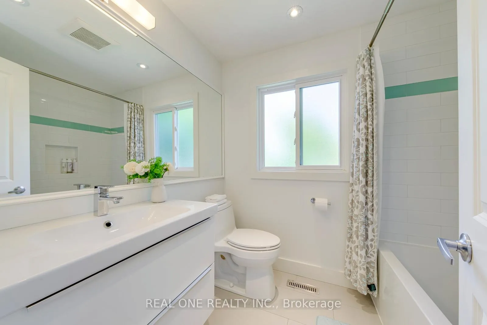 Photo 29 of 165 Arichat Road, Oakville, Ford — HOMEH