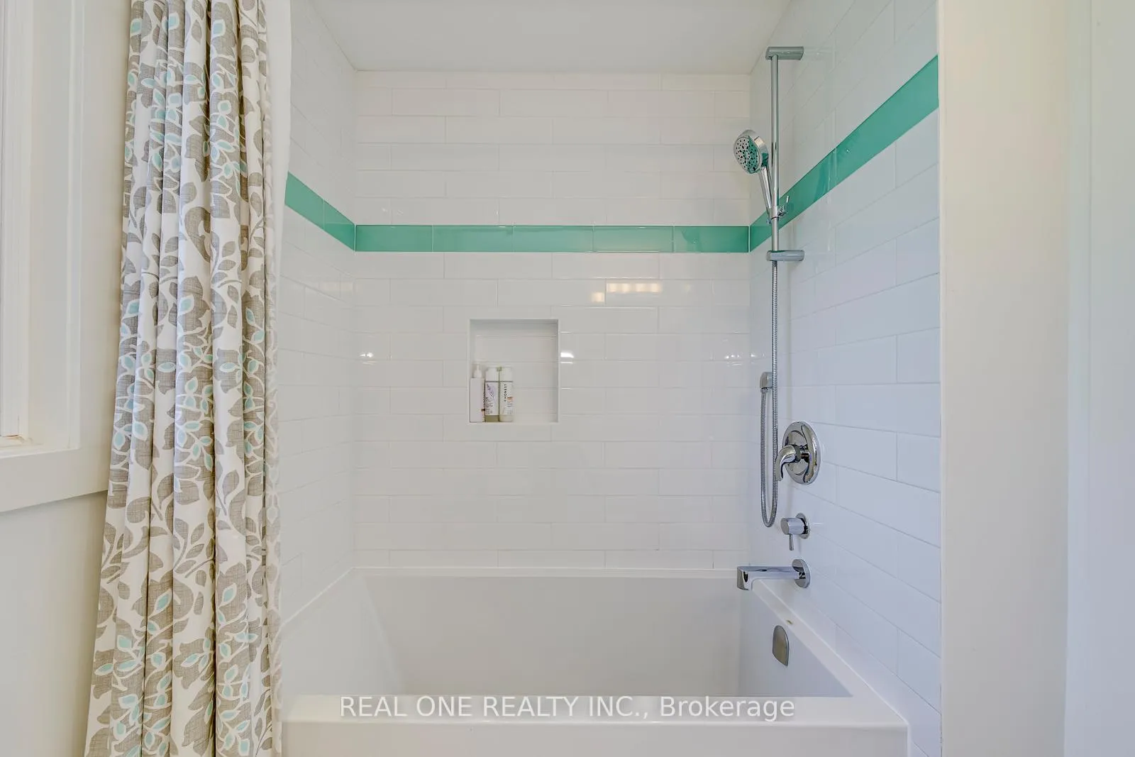 Photo 30 of 165 Arichat Road, Oakville, Ford — HOMEH
