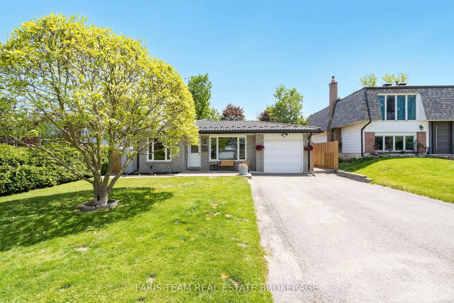 Photo 3 of 5 Fitzroy Terrace, Barrie, Allandale Heights — HOMEH