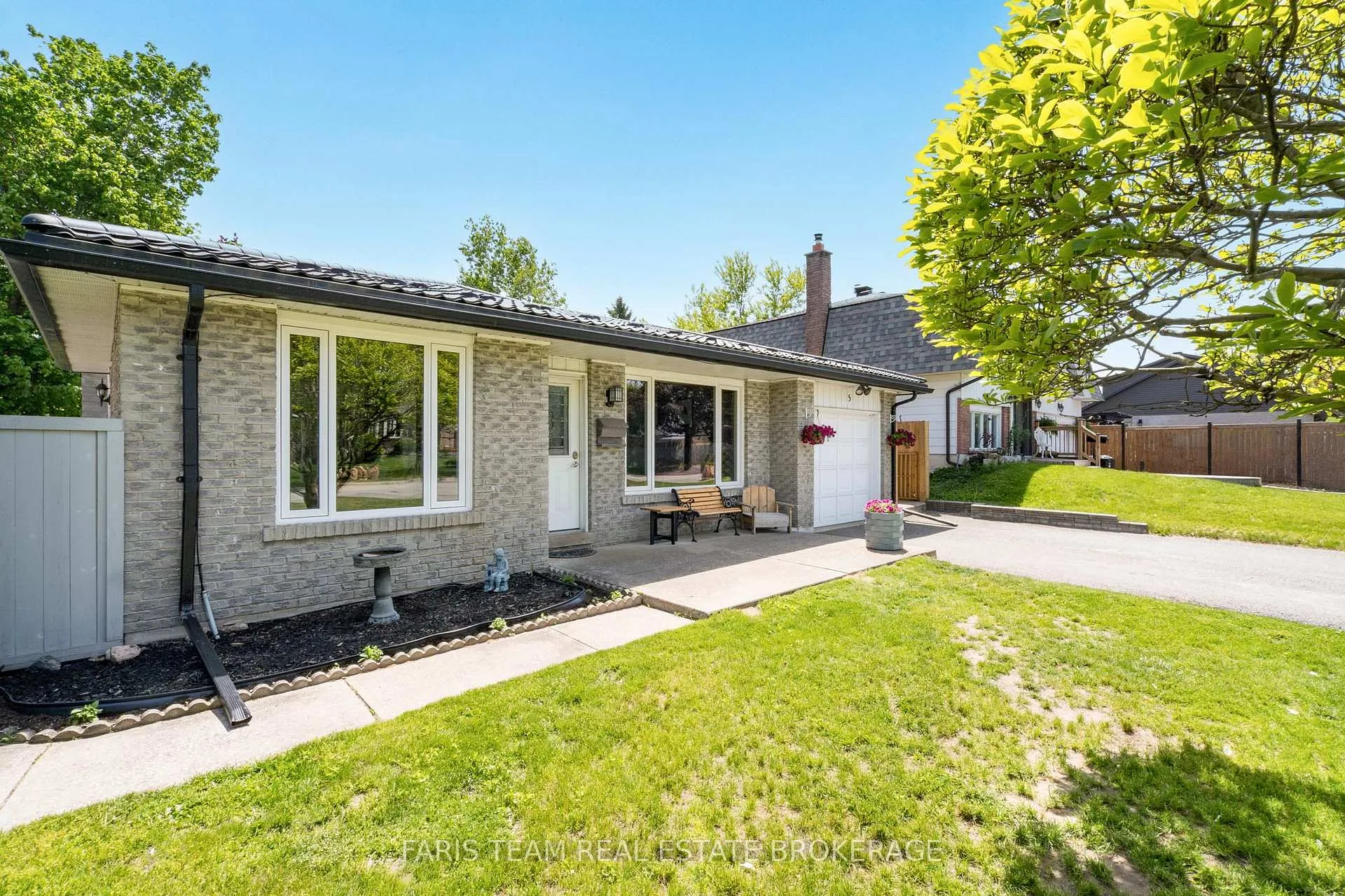 Photo 4 of 5 Fitzroy Terrace, Barrie, Allandale Heights — HOMEH