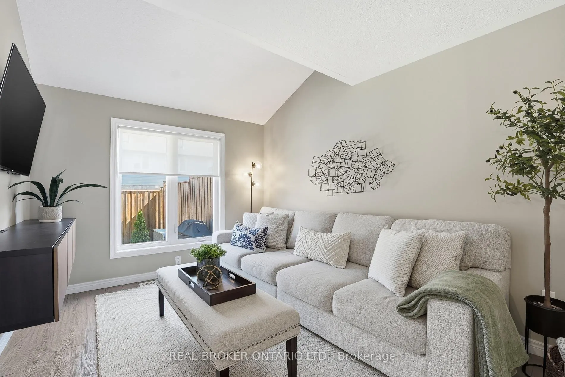 Photo 10 of 28 Isaac Street, Woolwich, Elmira — HOMEH