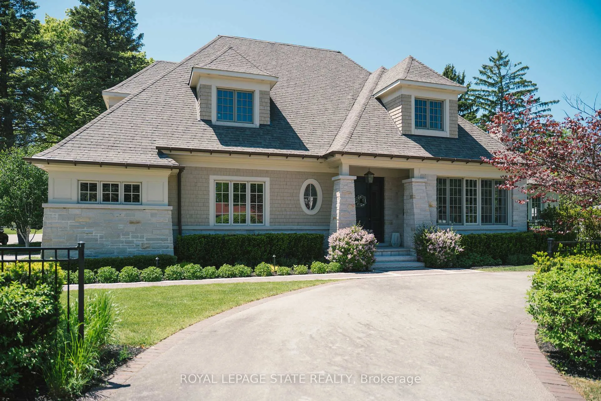Photo 2 of 147 Beverly Court, Hamilton, Ancaster — HOMEH