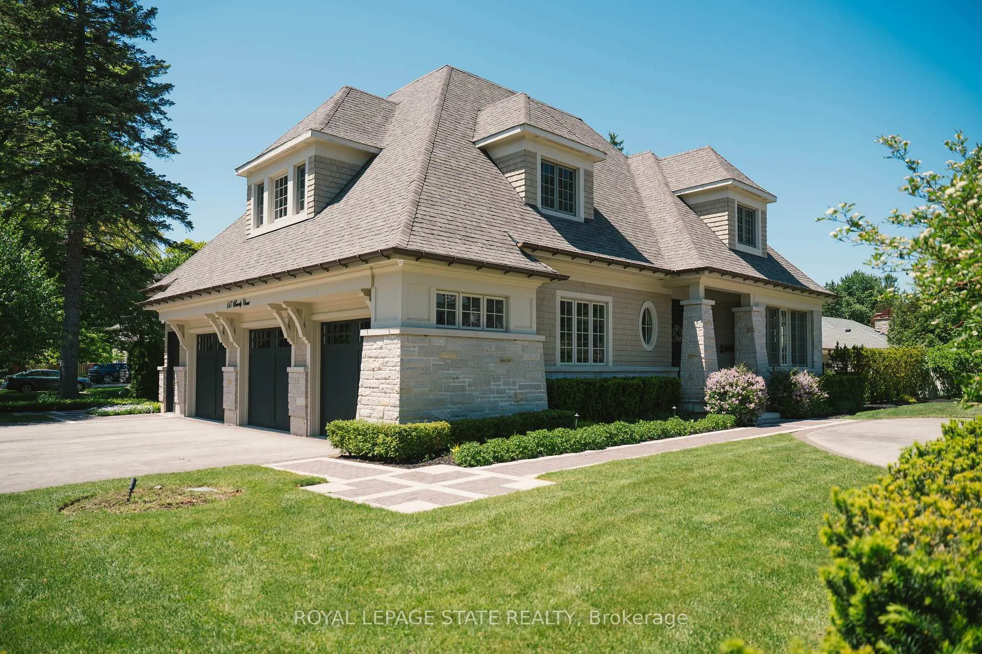 Photo 3 of 147 Beverly Court, Hamilton, Ancaster — HOMEH