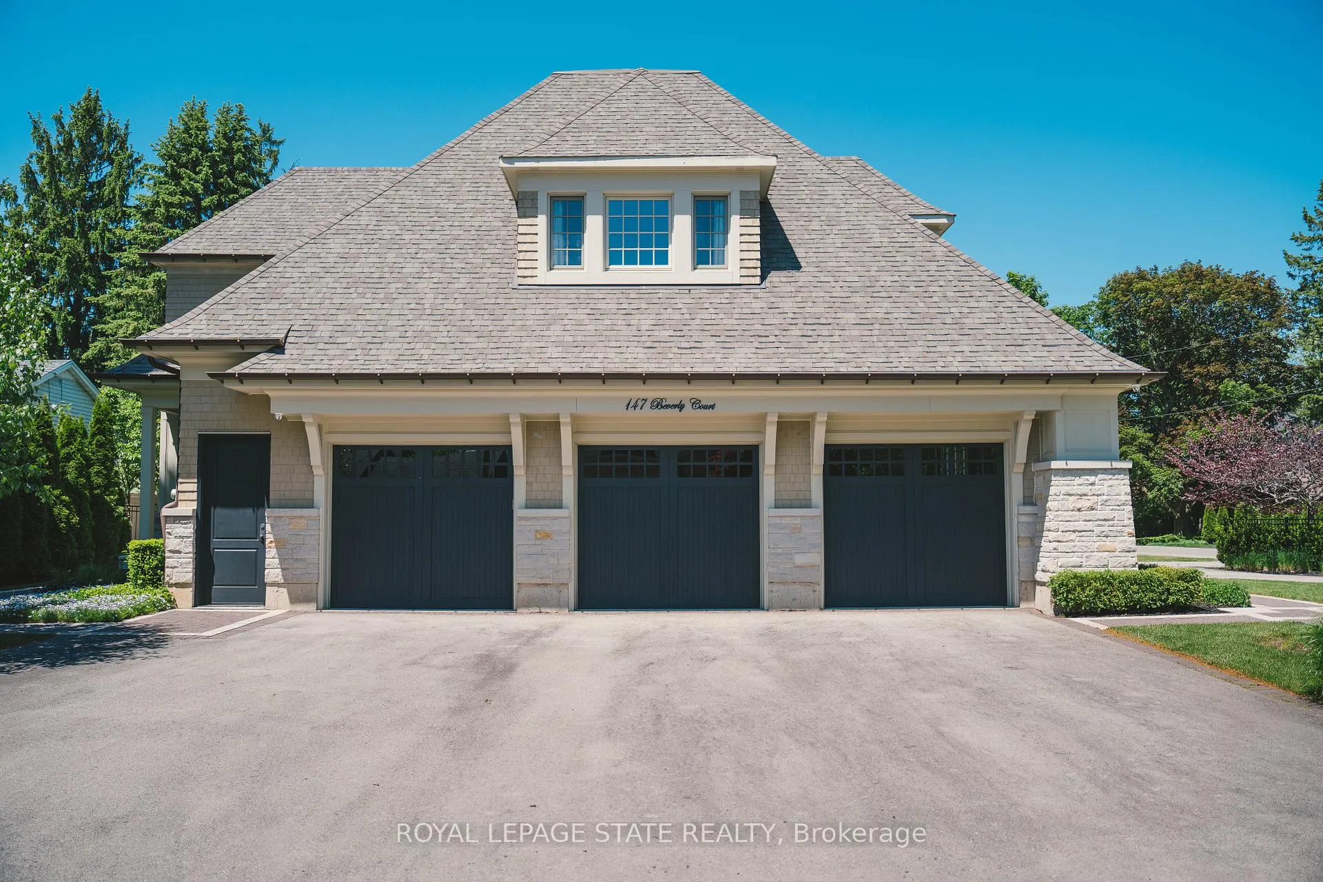 Photo 4 of 147 Beverly Court, Hamilton, Ancaster — HOMEH