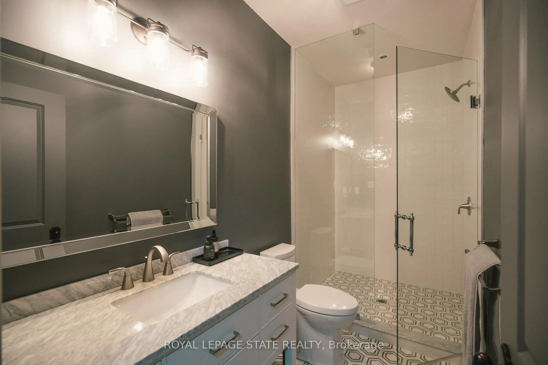 Photo 40 of 147 Beverly Court, Hamilton, Ancaster — HOMEH