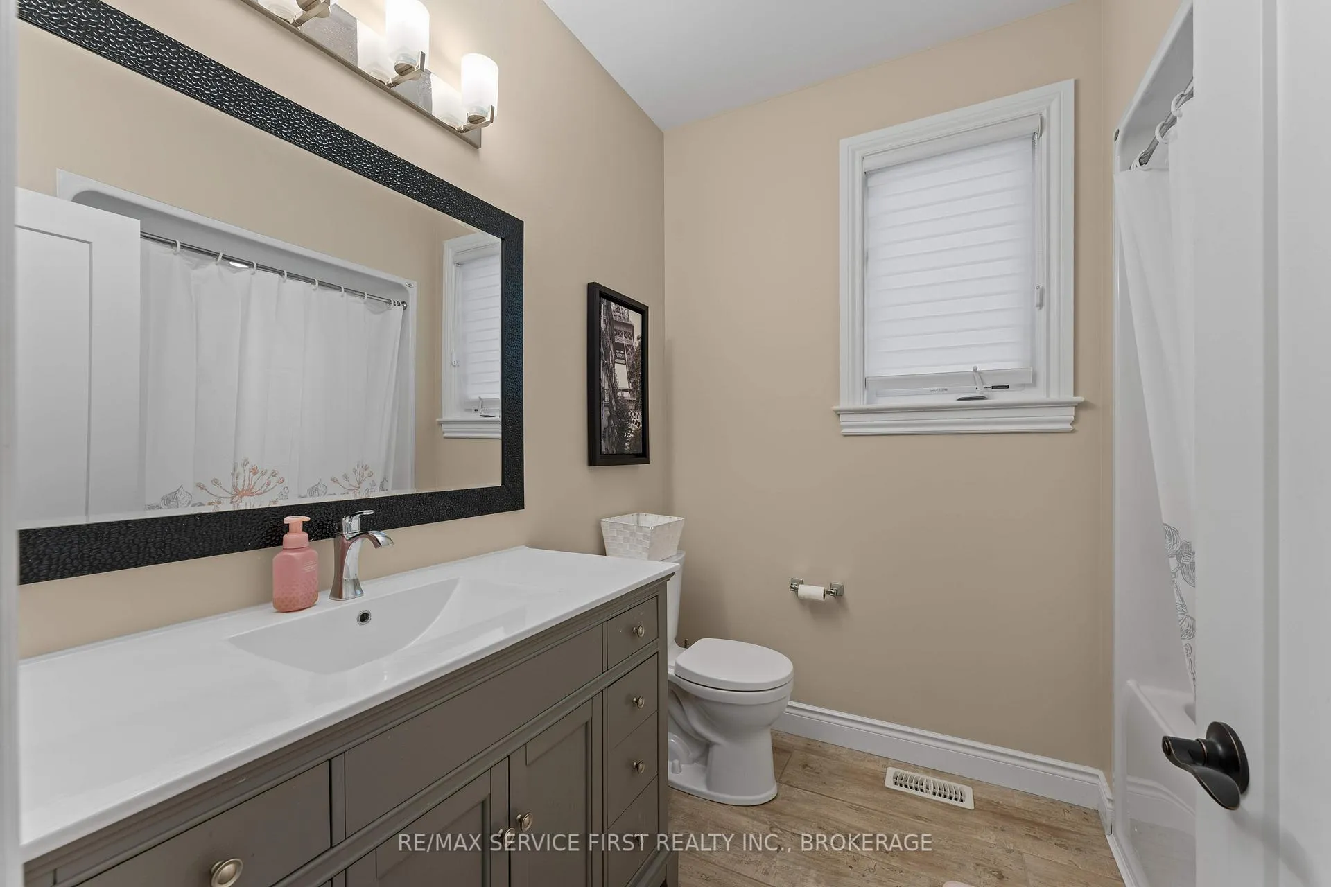 Photo 5 of 141 Champagne Crescent, Loyalist, Amherstview — HOMEH
