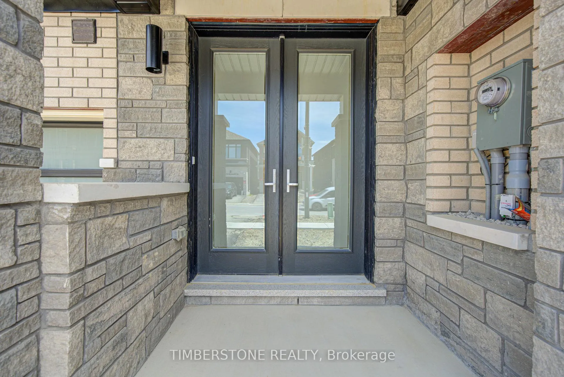 Photo 2 of 31 Boswell Drive, Brampton, Bram East — HOMEH