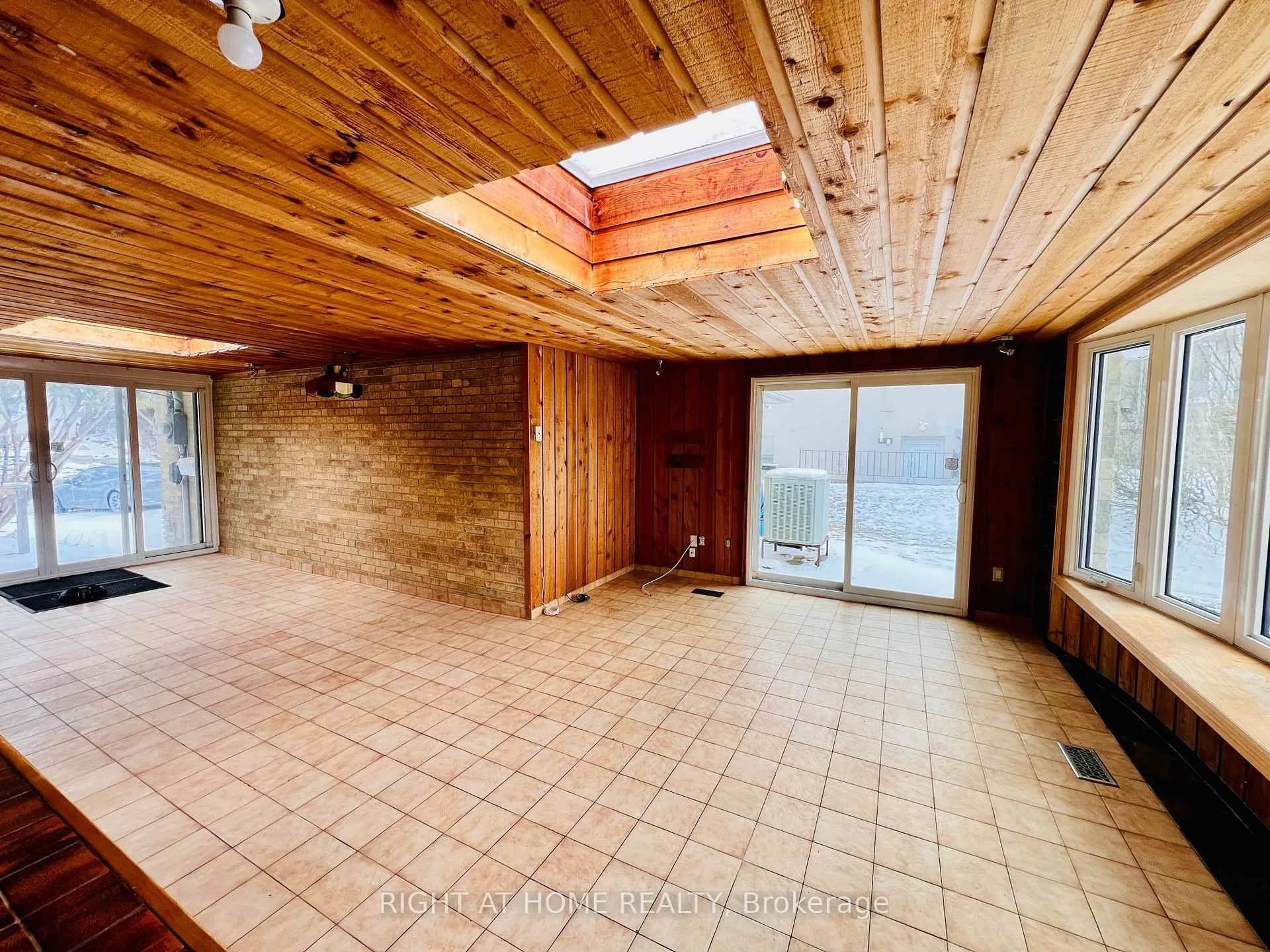 Photo 3 of 77 Riverside Boulevard, Vaughan, Uplands — HOMEH