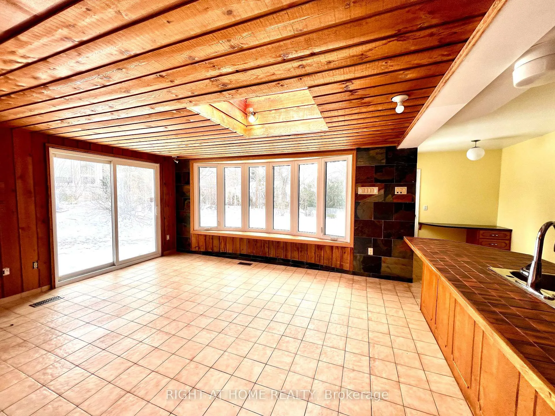 Photo 4 of 77 Riverside Boulevard, Vaughan, Uplands — HOMEH
