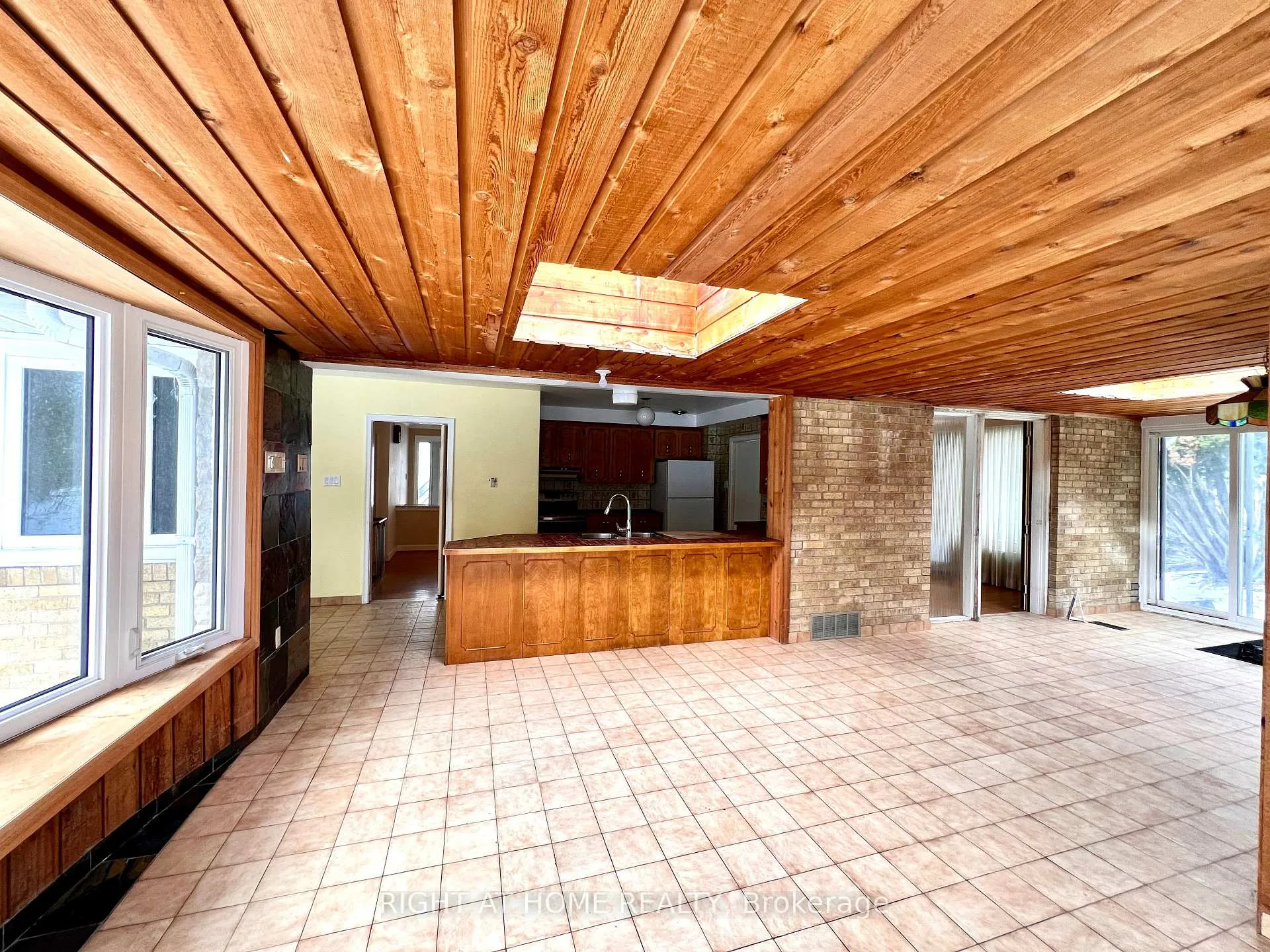 Photo 5 of 77 Riverside Boulevard, Vaughan, Uplands — HOMEH