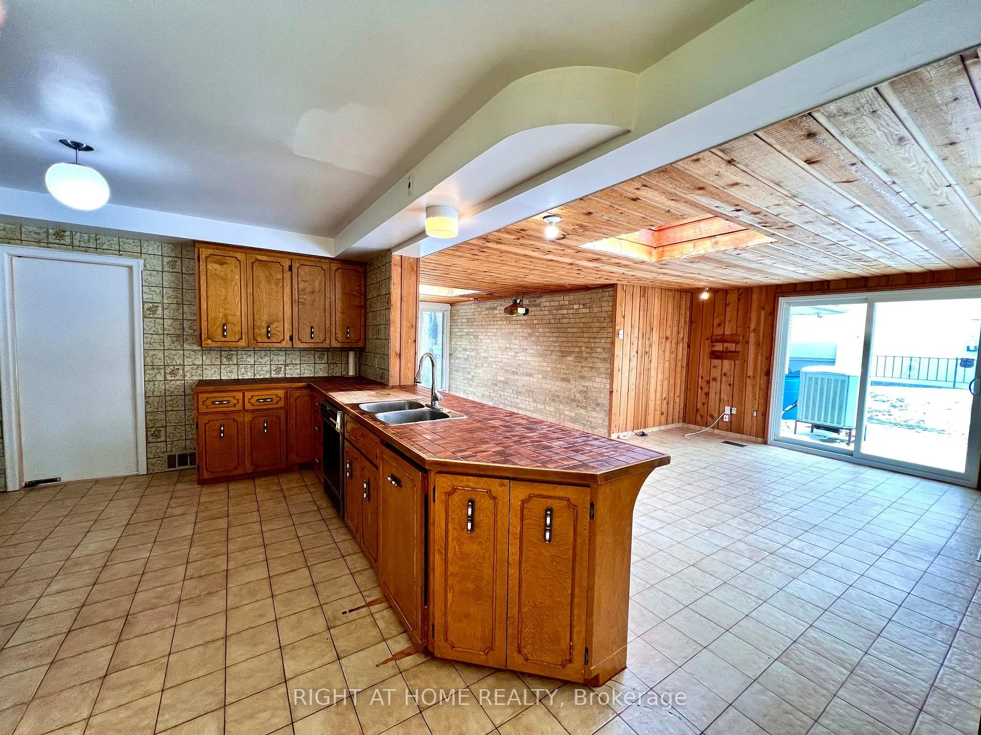 Photo 8 of 77 Riverside Boulevard, Vaughan, Uplands — HOMEH