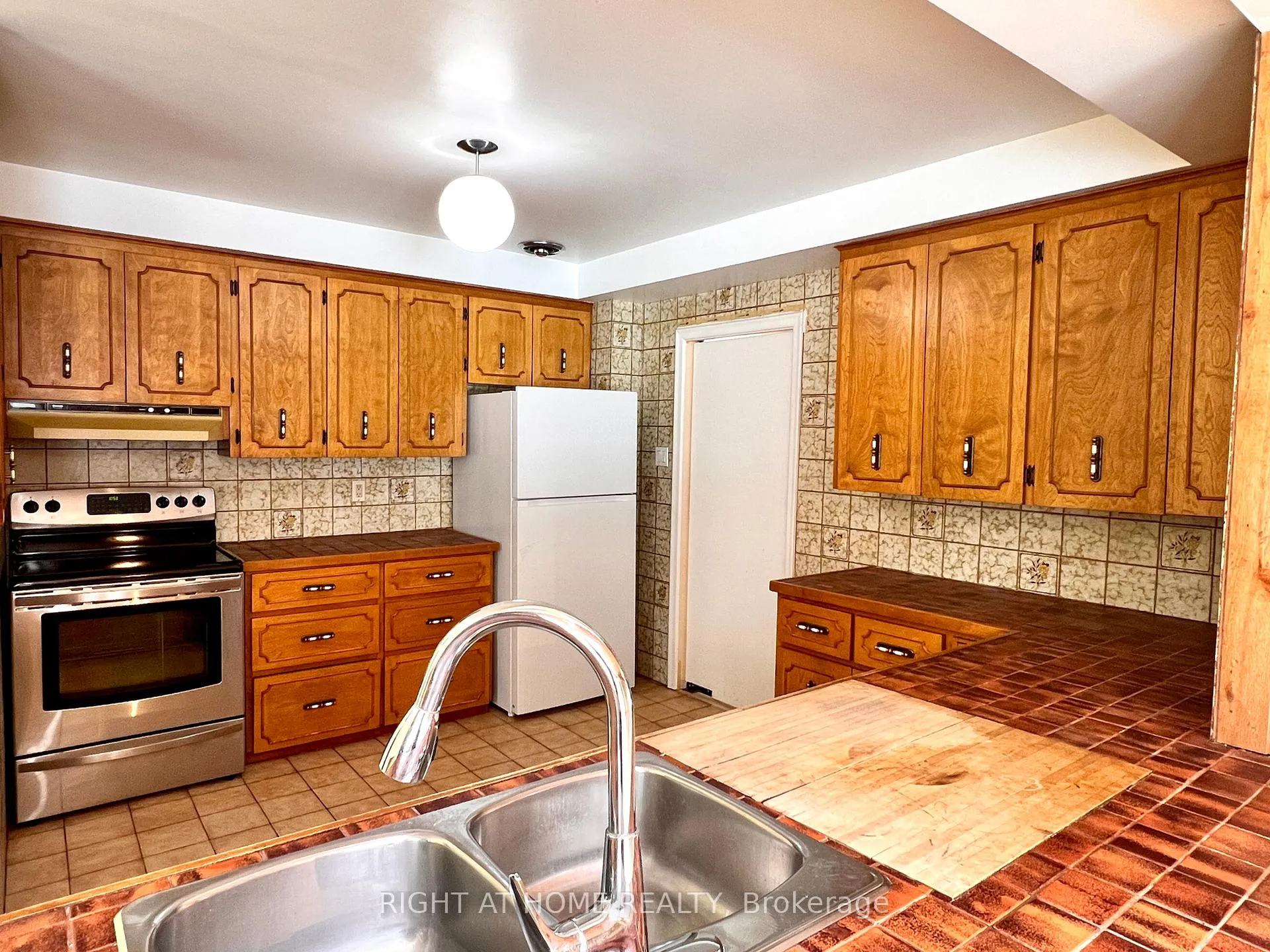 Photo 10 of 77 Riverside Boulevard, Vaughan, Uplands — HOMEH