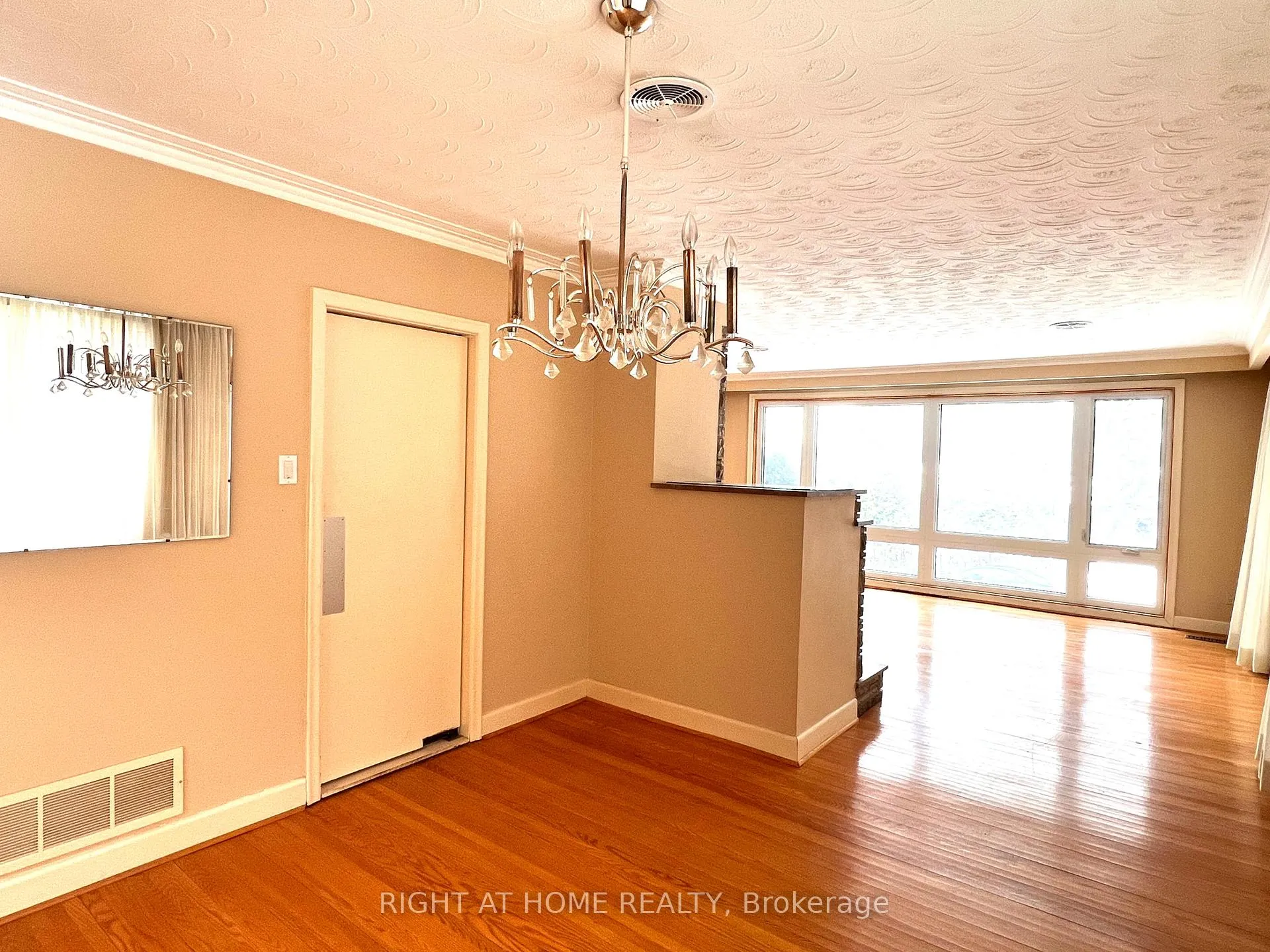 Photo 11 of 77 Riverside Boulevard, Vaughan, Uplands — HOMEH