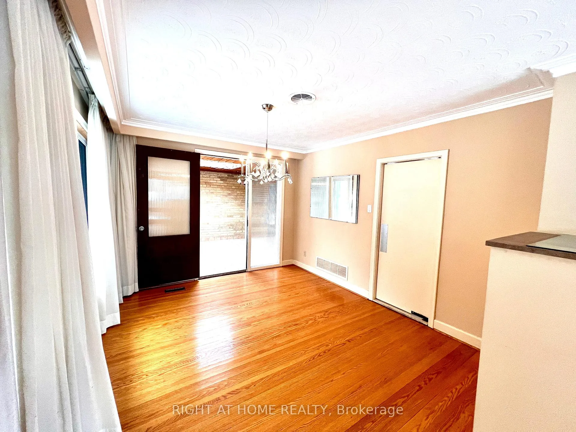 Photo 14 of 77 Riverside Boulevard, Vaughan, Uplands — HOMEH