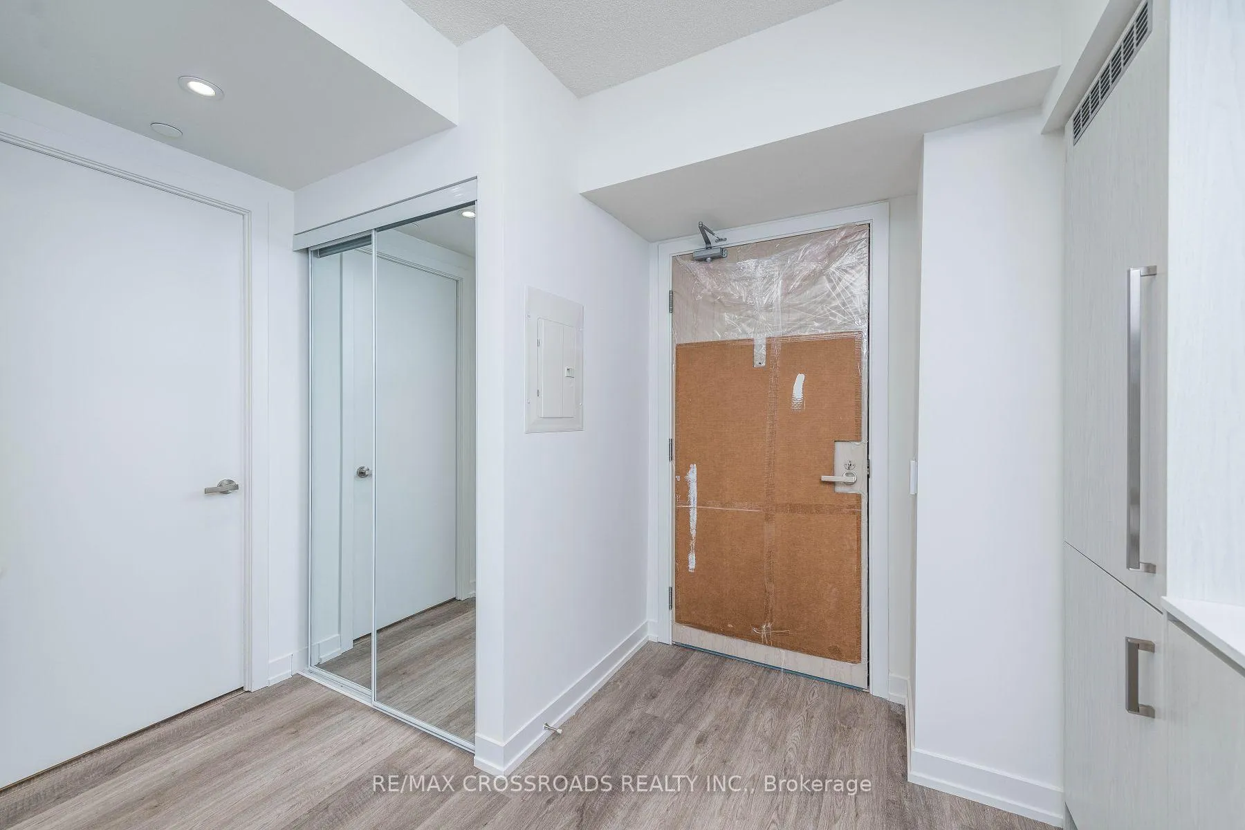 Photo 5 of Unit 2507, 55 Cooper Street, Toronto, Waterfront Communities — HOMEH