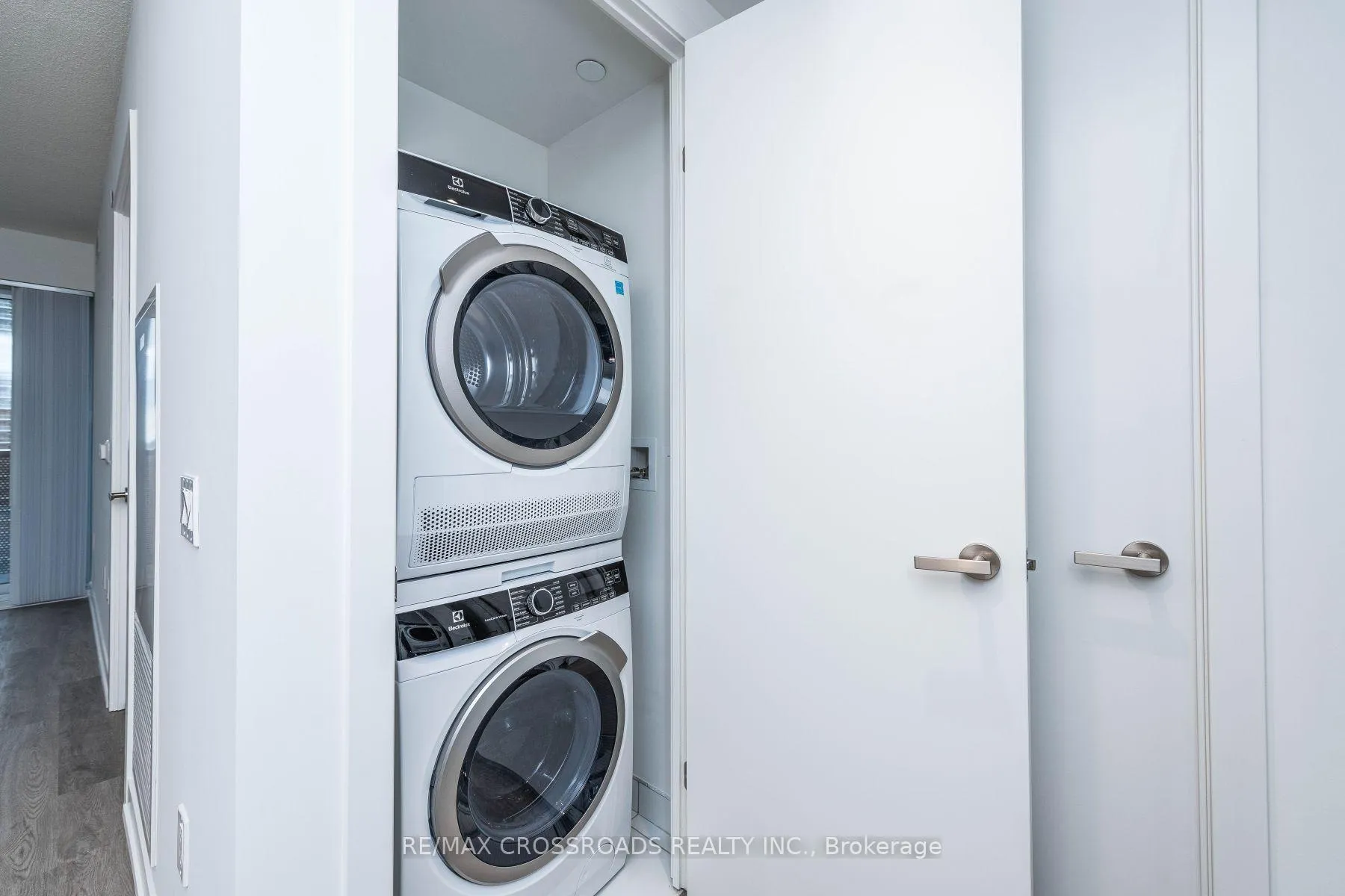 Photo 7 of Unit 2507, 55 Cooper Street, Toronto, Waterfront Communities — HOMEH