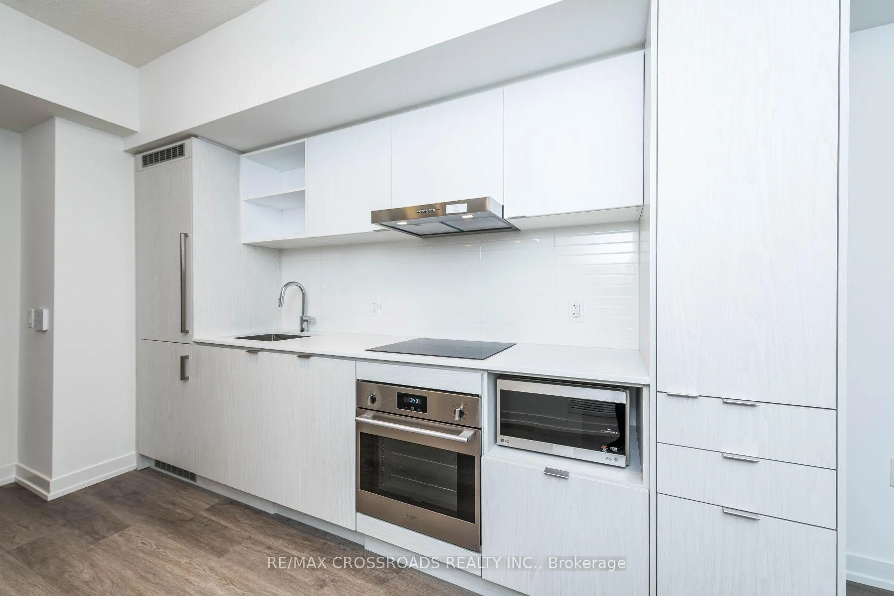 Photo 9 of Unit 2507, 55 Cooper Street, Toronto, Waterfront Communities — HOMEH
