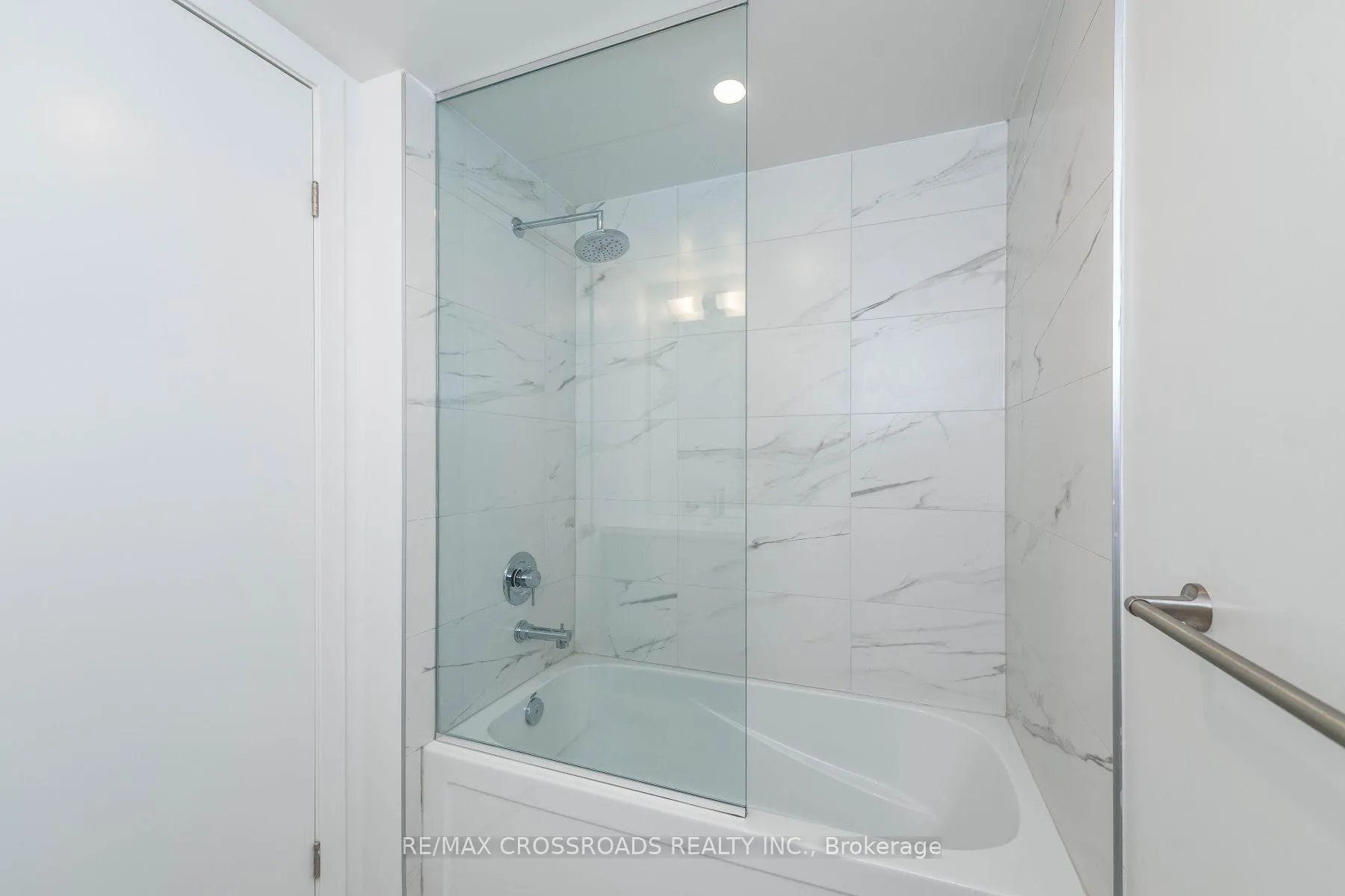 Photo 15 of Unit 2507, 55 Cooper Street, Toronto, Waterfront Communities — HOMEH