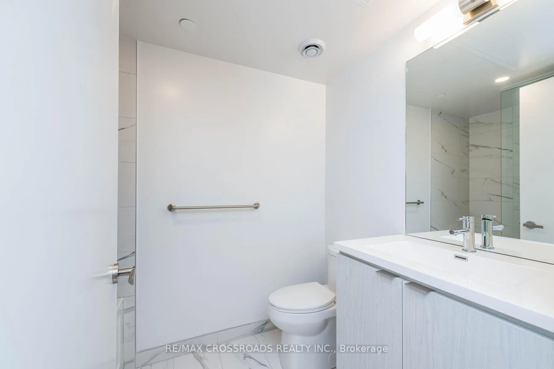 Photo 16 of Unit 2507, 55 Cooper Street, Toronto, Waterfront Communities — HOMEH