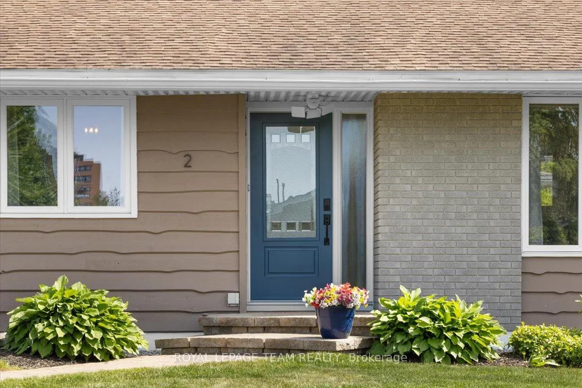 Photo 3 of 2 Lavina Crescent, Ottawa, Leslie Park — HOMEH