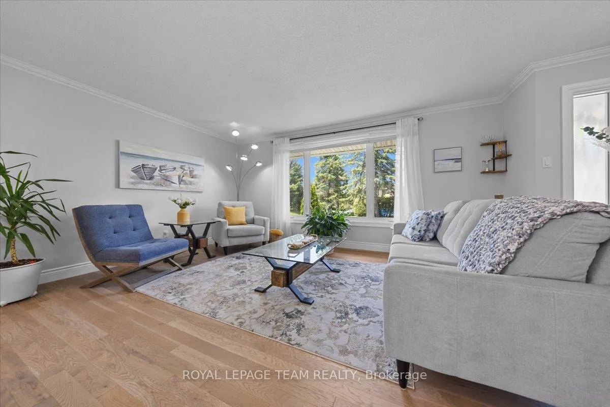 Photo 5 of 2 Lavina Crescent, Ottawa, Leslie Park — HOMEH