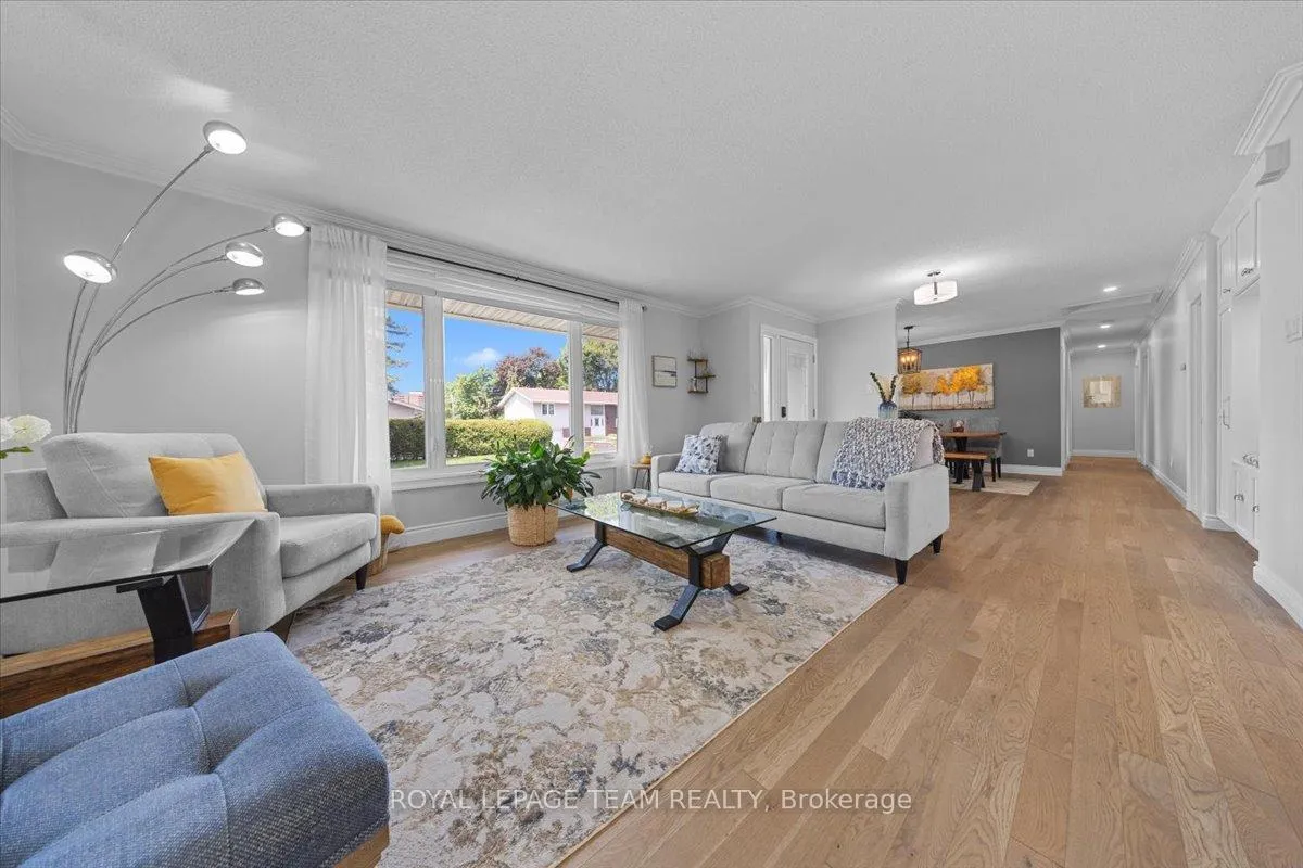 Photo 6 of 2 Lavina Crescent, Ottawa, Leslie Park — HOMEH