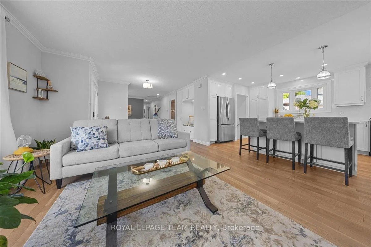 Photo 7 of 2 Lavina Crescent, Ottawa, Leslie Park — HOMEH