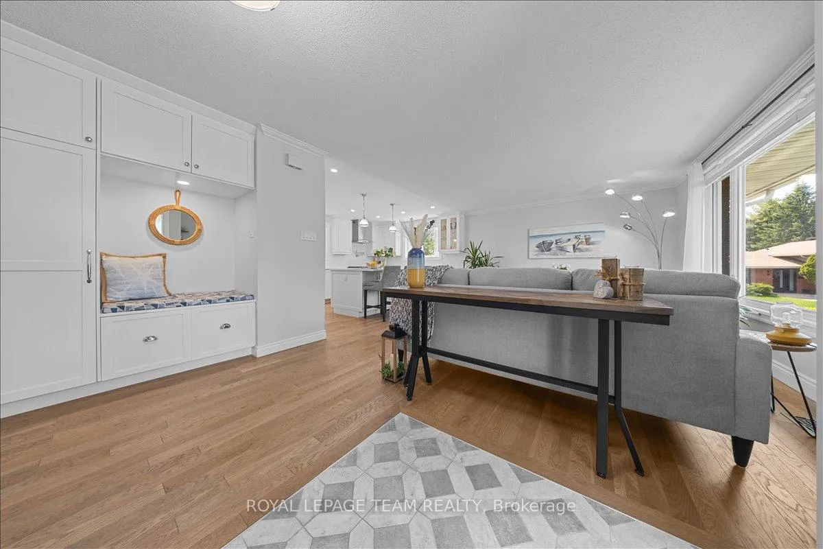 Photo 8 of 2 Lavina Crescent, Ottawa, Leslie Park — HOMEH