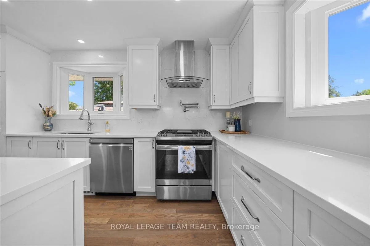 Photo 10 of 2 Lavina Crescent, Ottawa, Leslie Park — HOMEH
