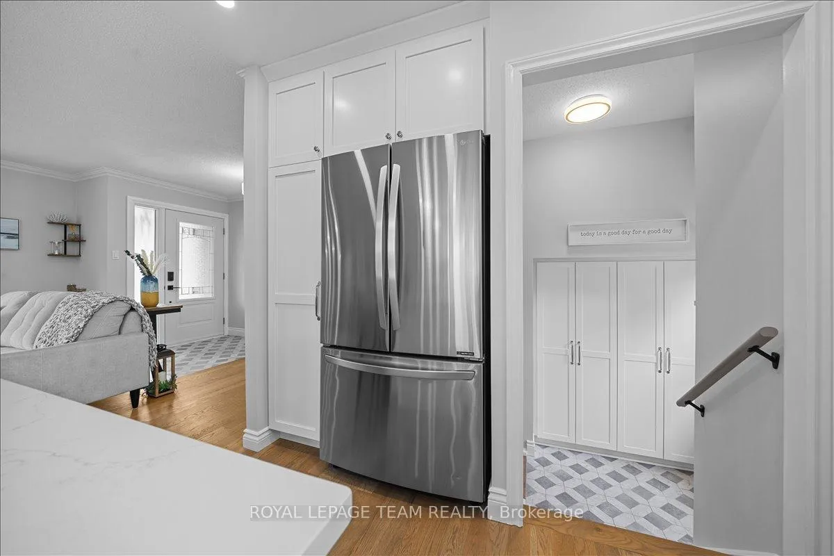 Photo 12 of 2 Lavina Crescent, Ottawa, Leslie Park — HOMEH
