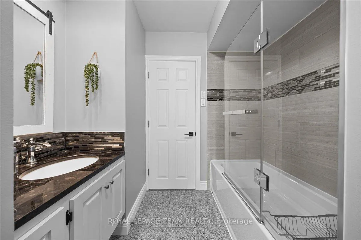 Photo 21 of 2 Lavina Crescent, Ottawa, Leslie Park — HOMEH
