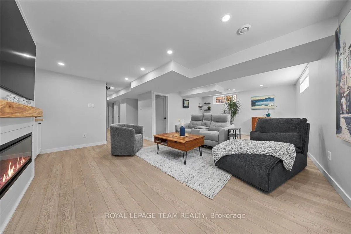Photo 23 of 2 Lavina Crescent, Ottawa, Leslie Park — HOMEH