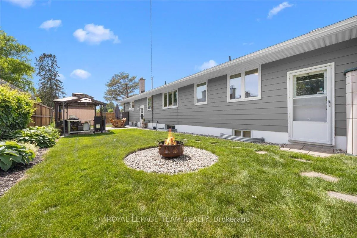 Photo 33 of 2 Lavina Crescent, Ottawa, Leslie Park — HOMEH