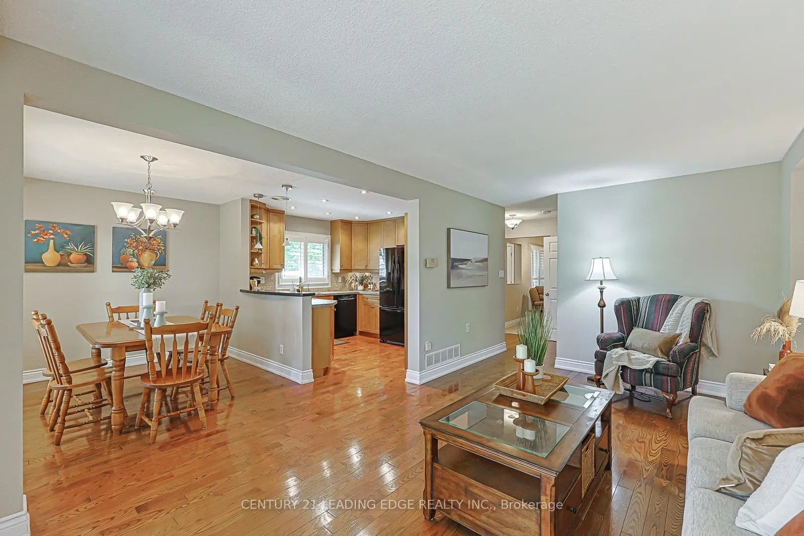 Photo 6 of 43 Bishop Crescent, Markham, Markham Village — HOMEH