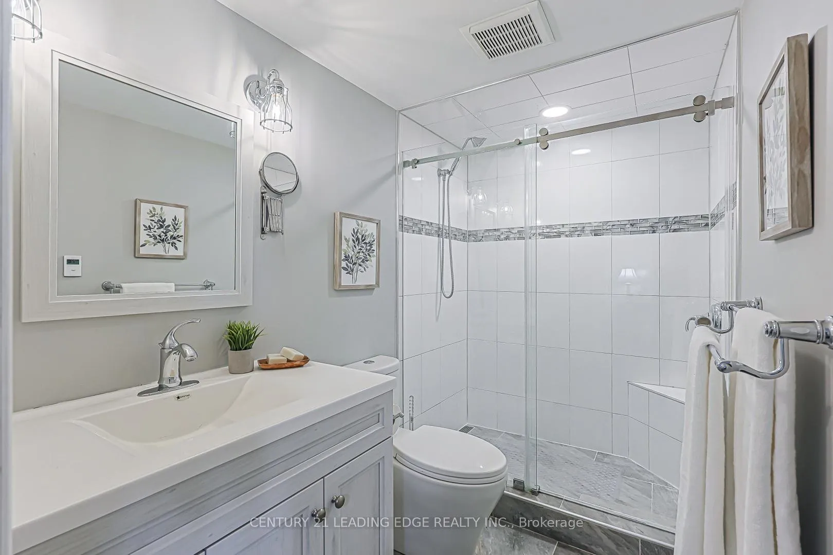Photo 13 of 43 Bishop Crescent, Markham, Markham Village — HOMEH