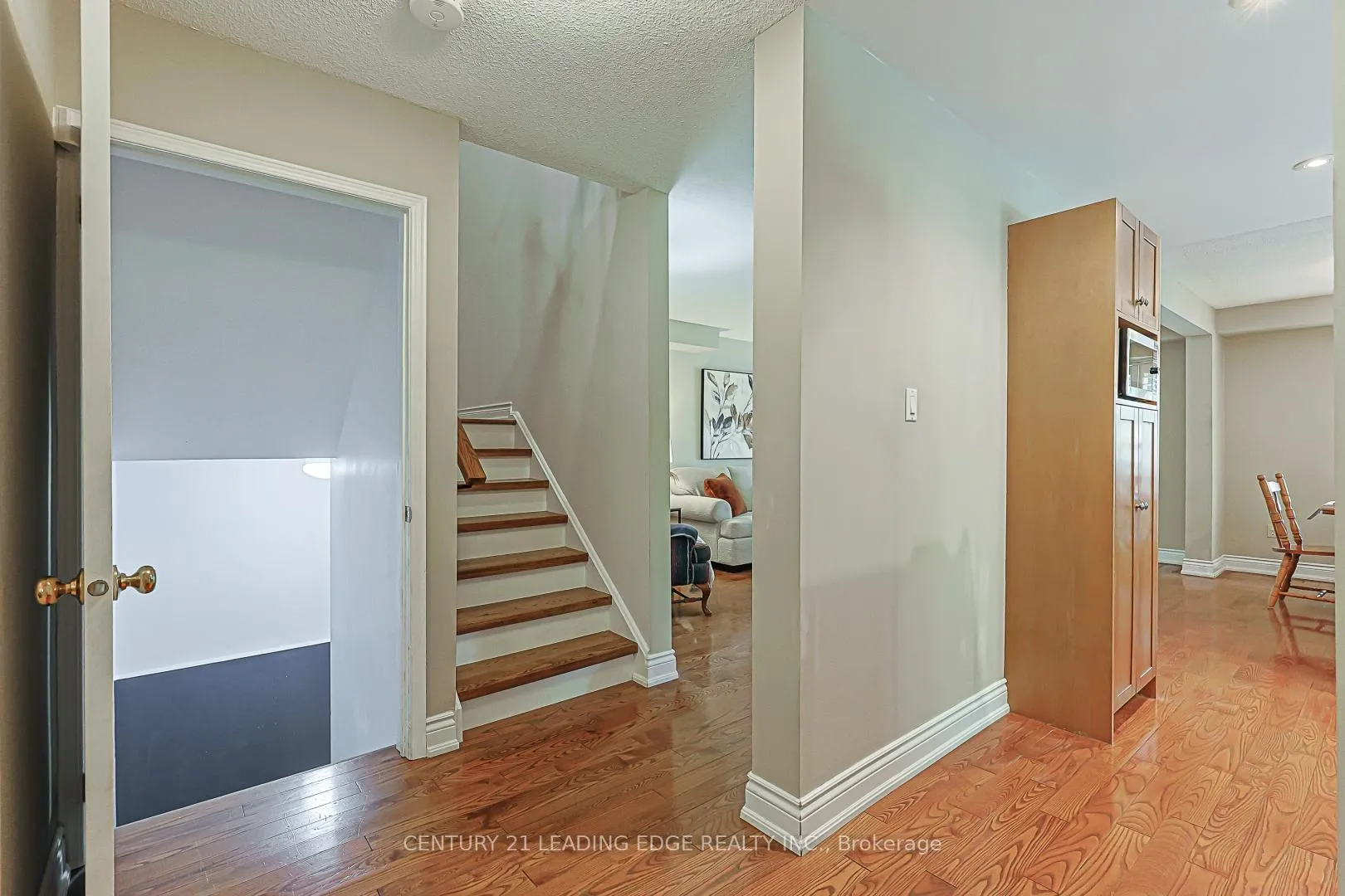 Photo 17 of 43 Bishop Crescent, Markham, Markham Village — HOMEH