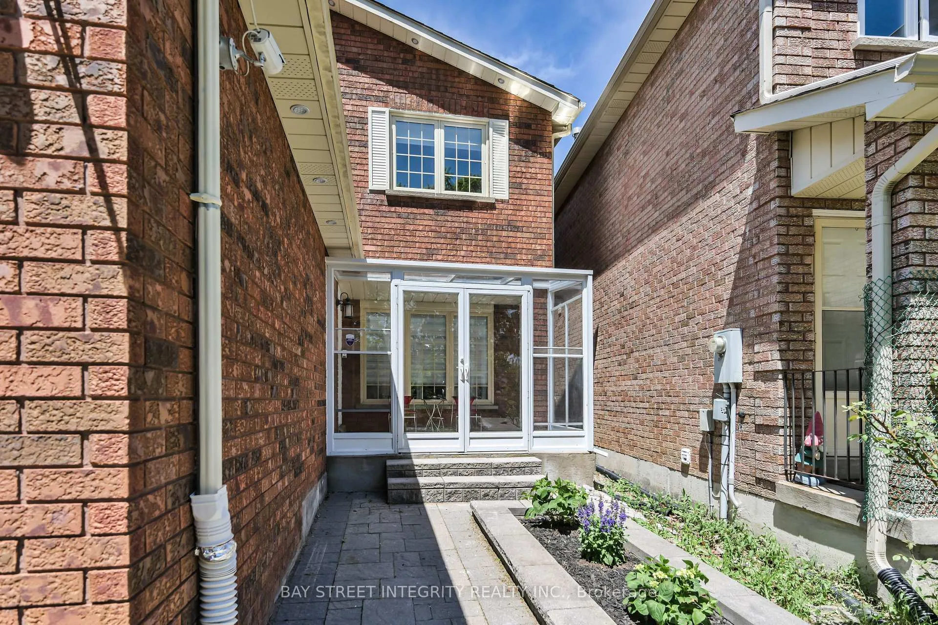 Photo 2 of 111 Michener Crescent, Markham, Raymerville — HOMEH