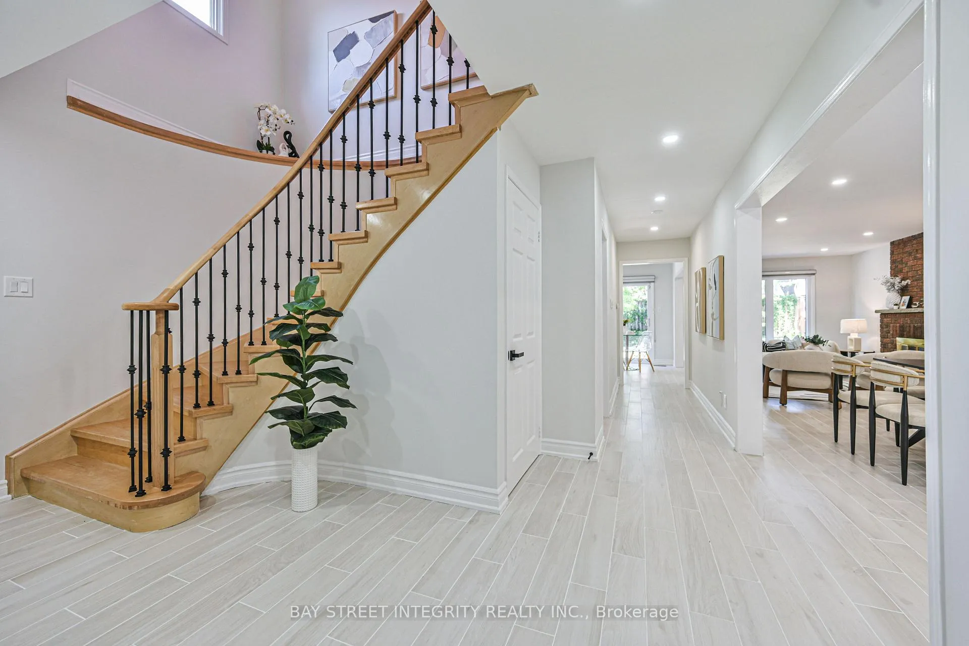 Photo 5 of 111 Michener Crescent, Markham, Raymerville — HOMEH