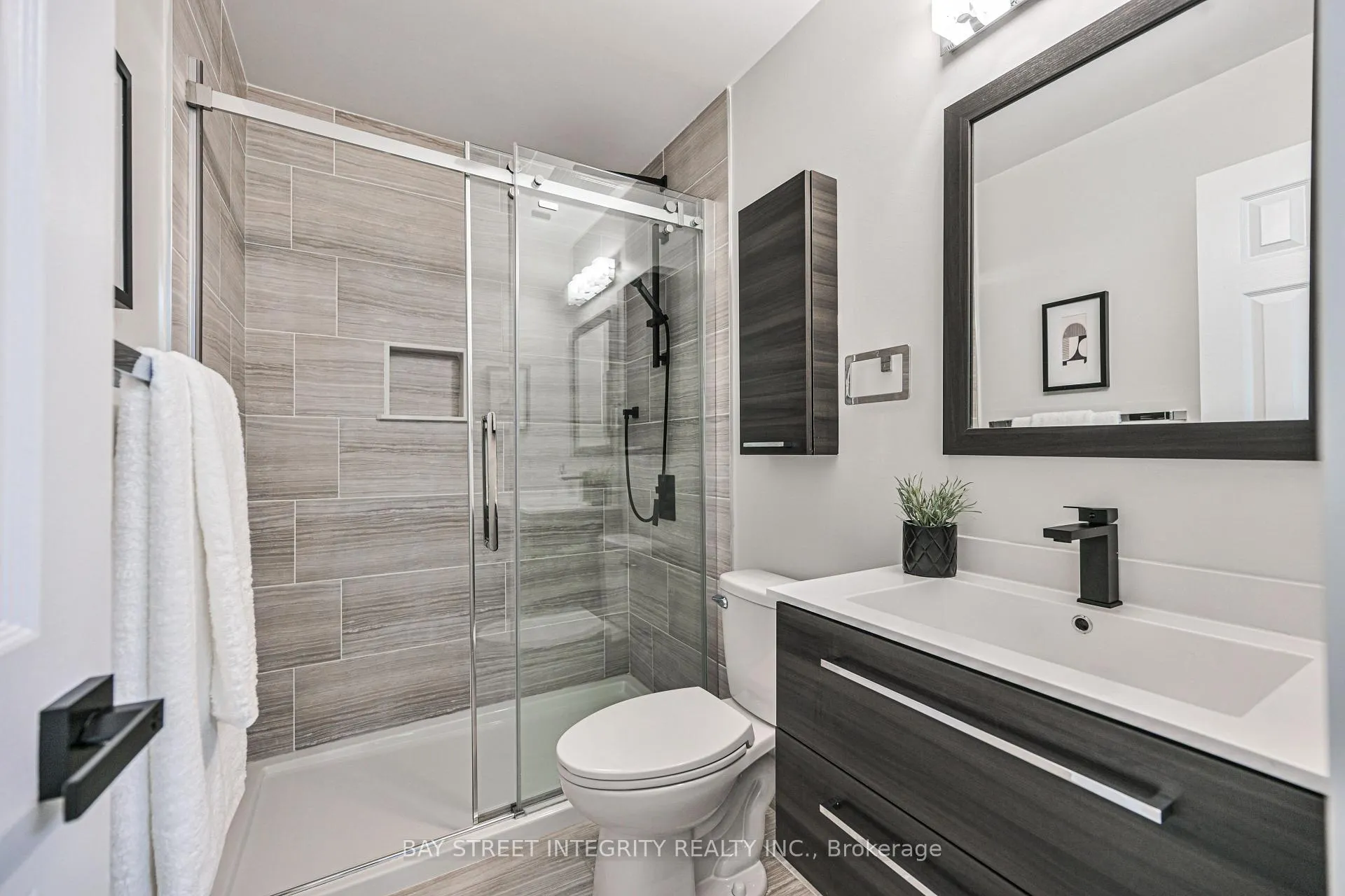 Photo 21 of 111 Michener Crescent, Markham, Raymerville — HOMEH