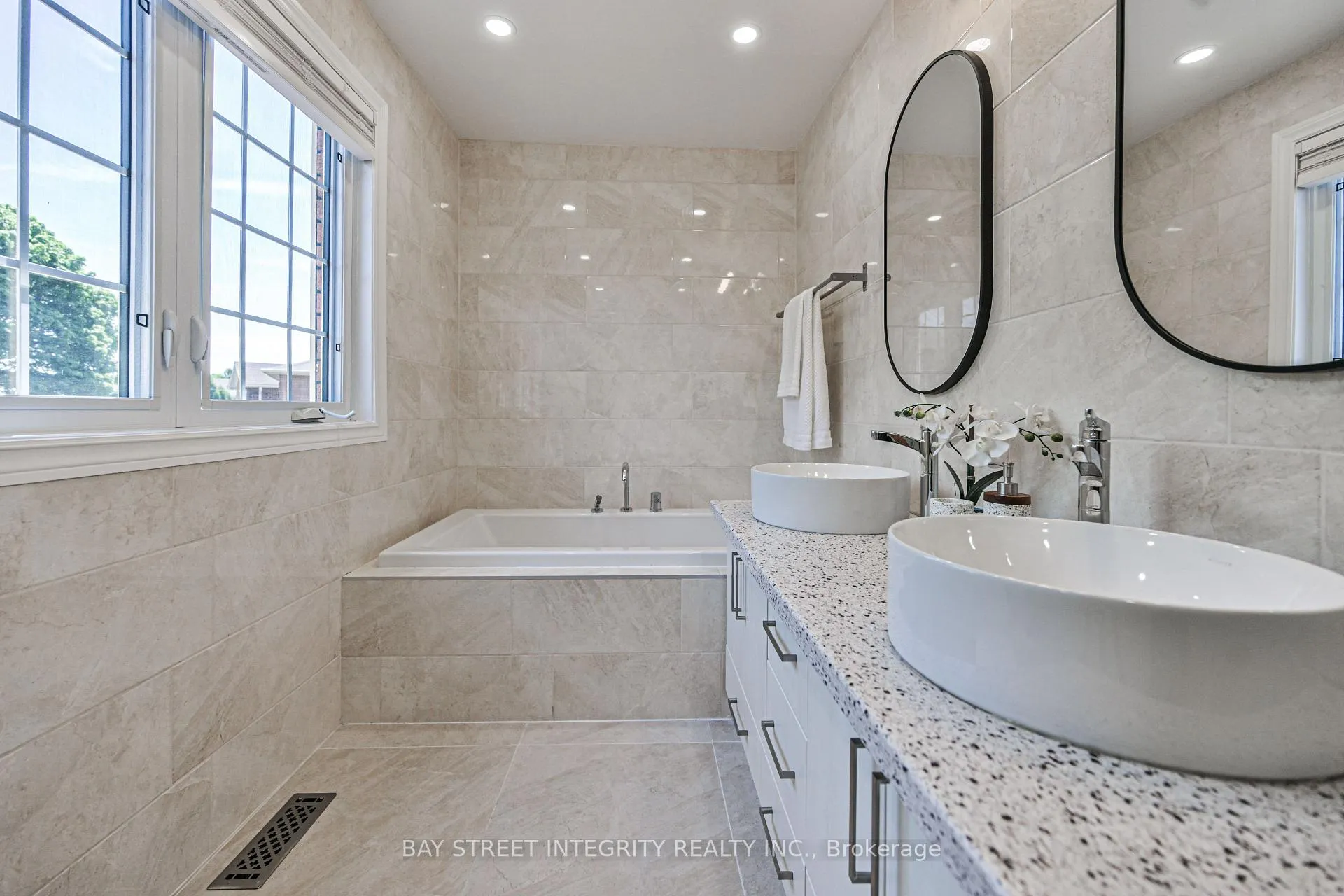 Photo 26 of 111 Michener Crescent, Markham, Raymerville — HOMEH