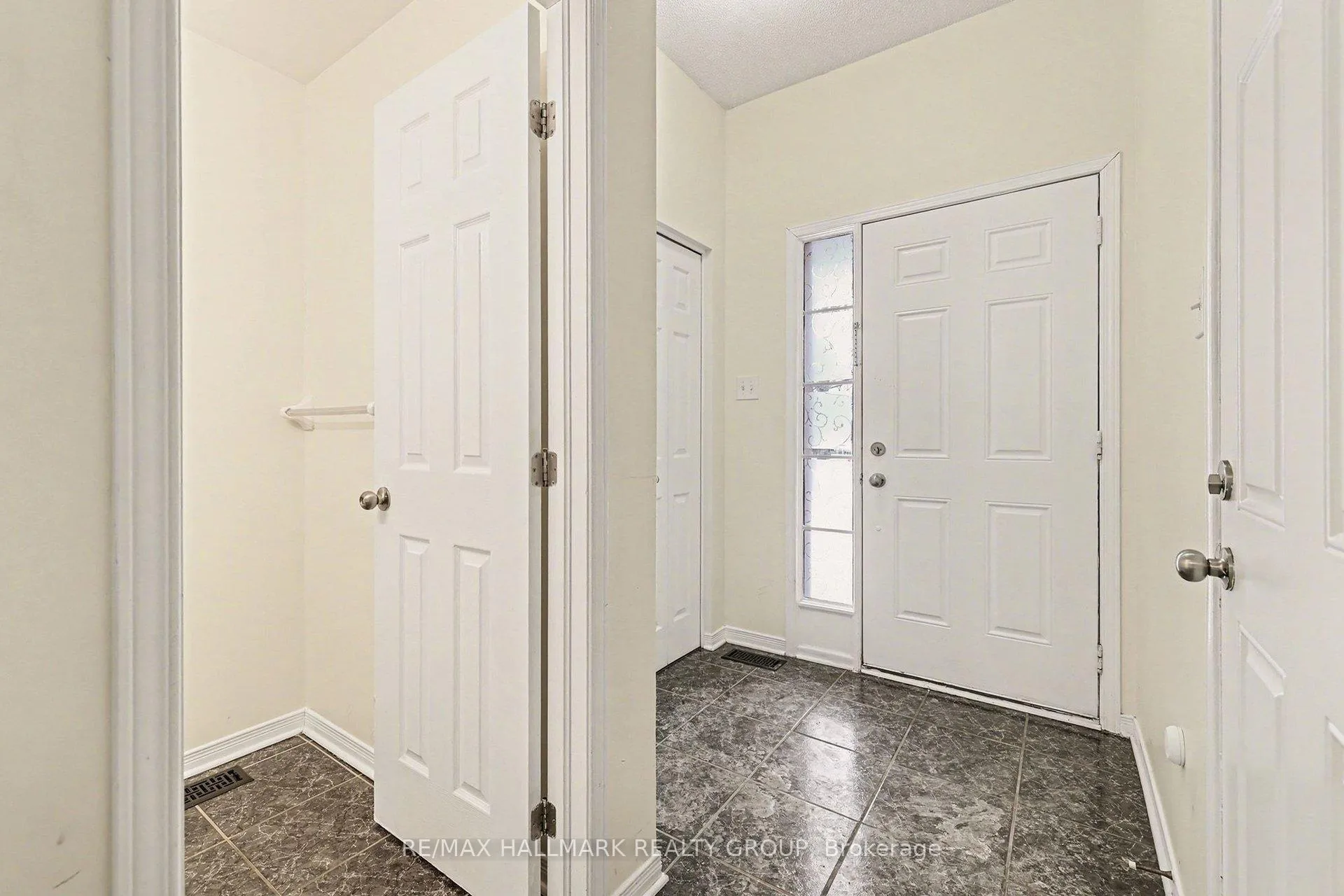 Photo 2 of 1073 Marconi Avenue, Ottawa, Kanata - Morgan's Grant/South March — HOMEH