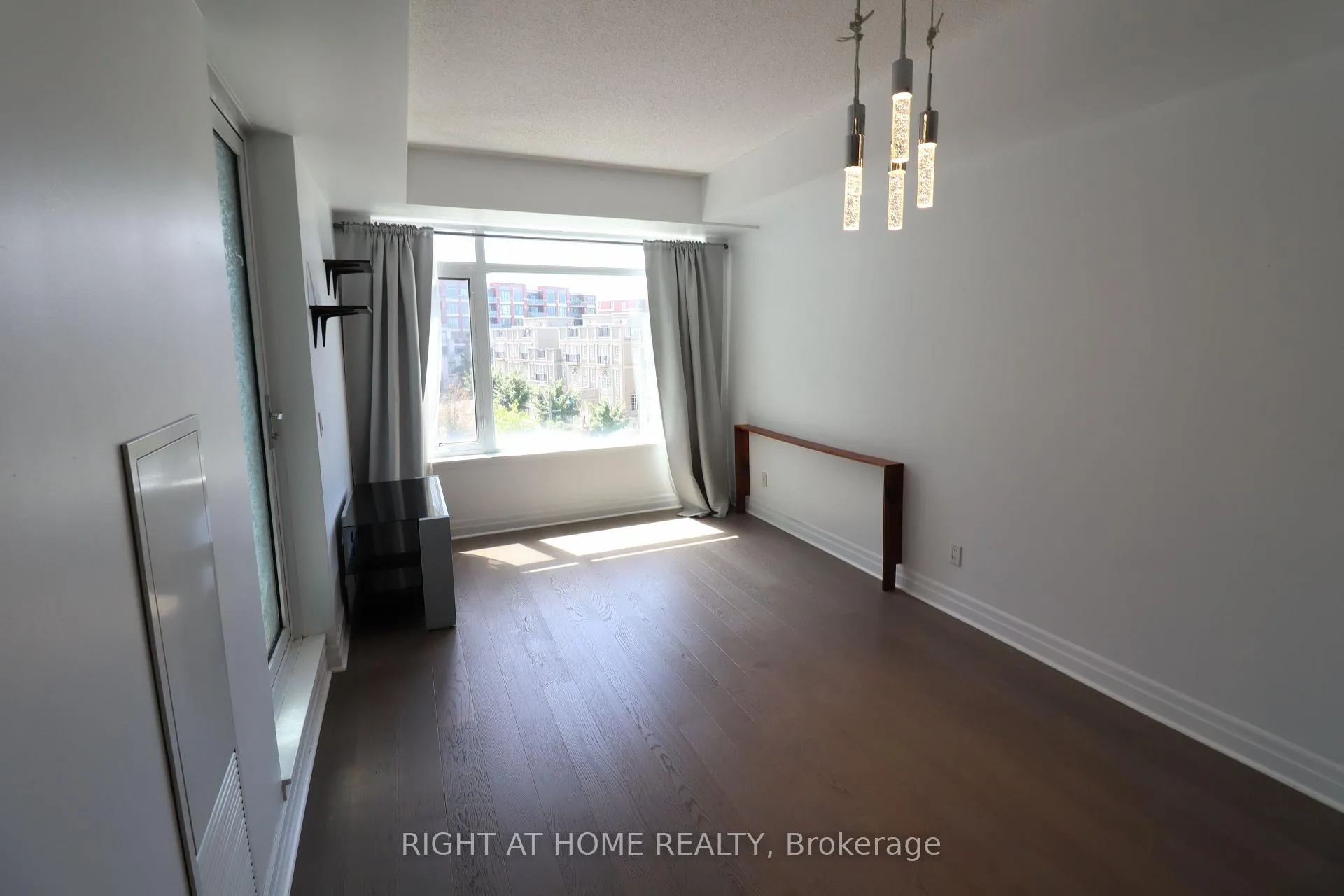 Photo 2 of Unit 402, 8130 Birchmount Road, Markham, Unionville — HOMEH