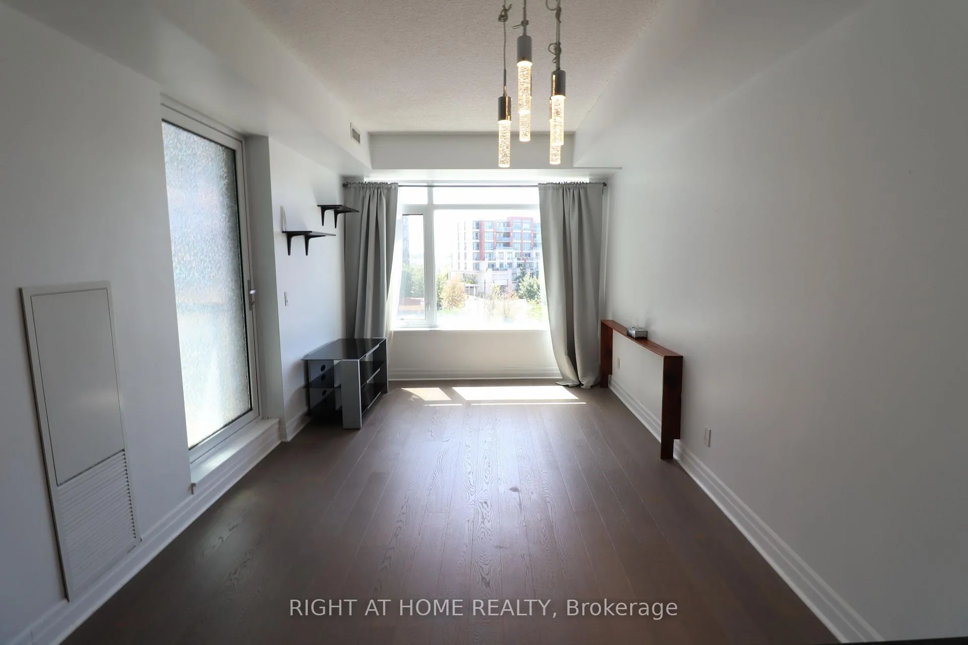 Photo 3 of Unit 402, 8130 Birchmount Road, Markham, Unionville — HOMEH