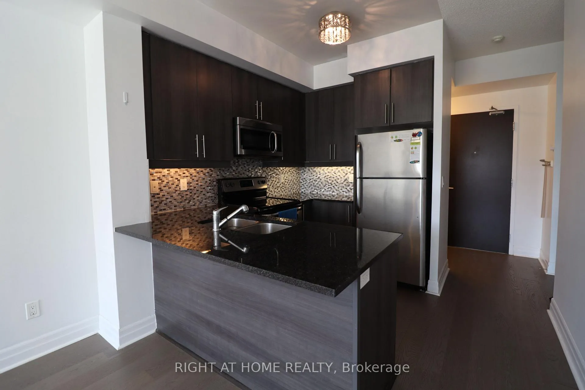 Photo 5 of Unit 402, 8130 Birchmount Road, Markham, Unionville — HOMEH