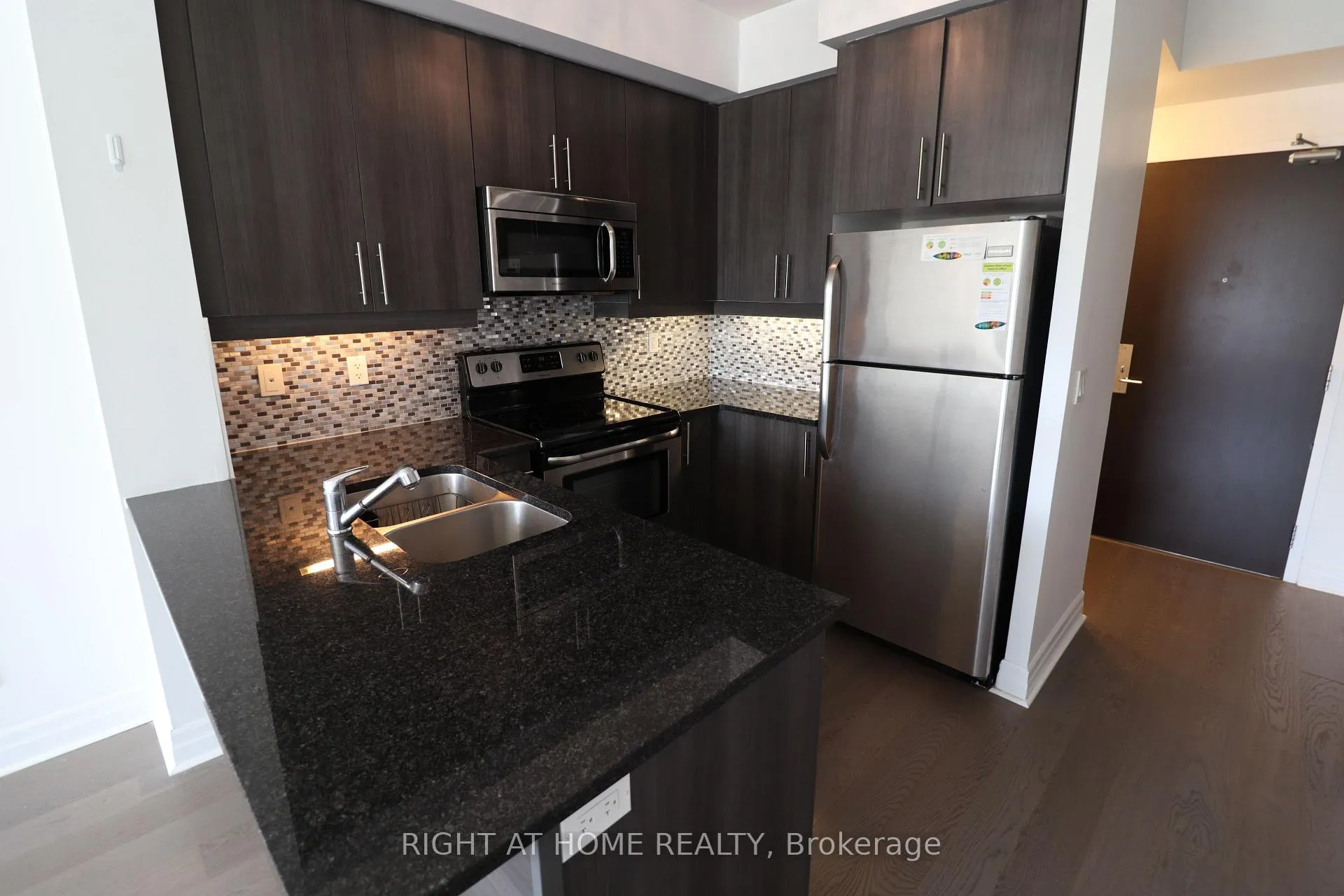 Photo 6 of Unit 402, 8130 Birchmount Road, Markham, Unionville — HOMEH