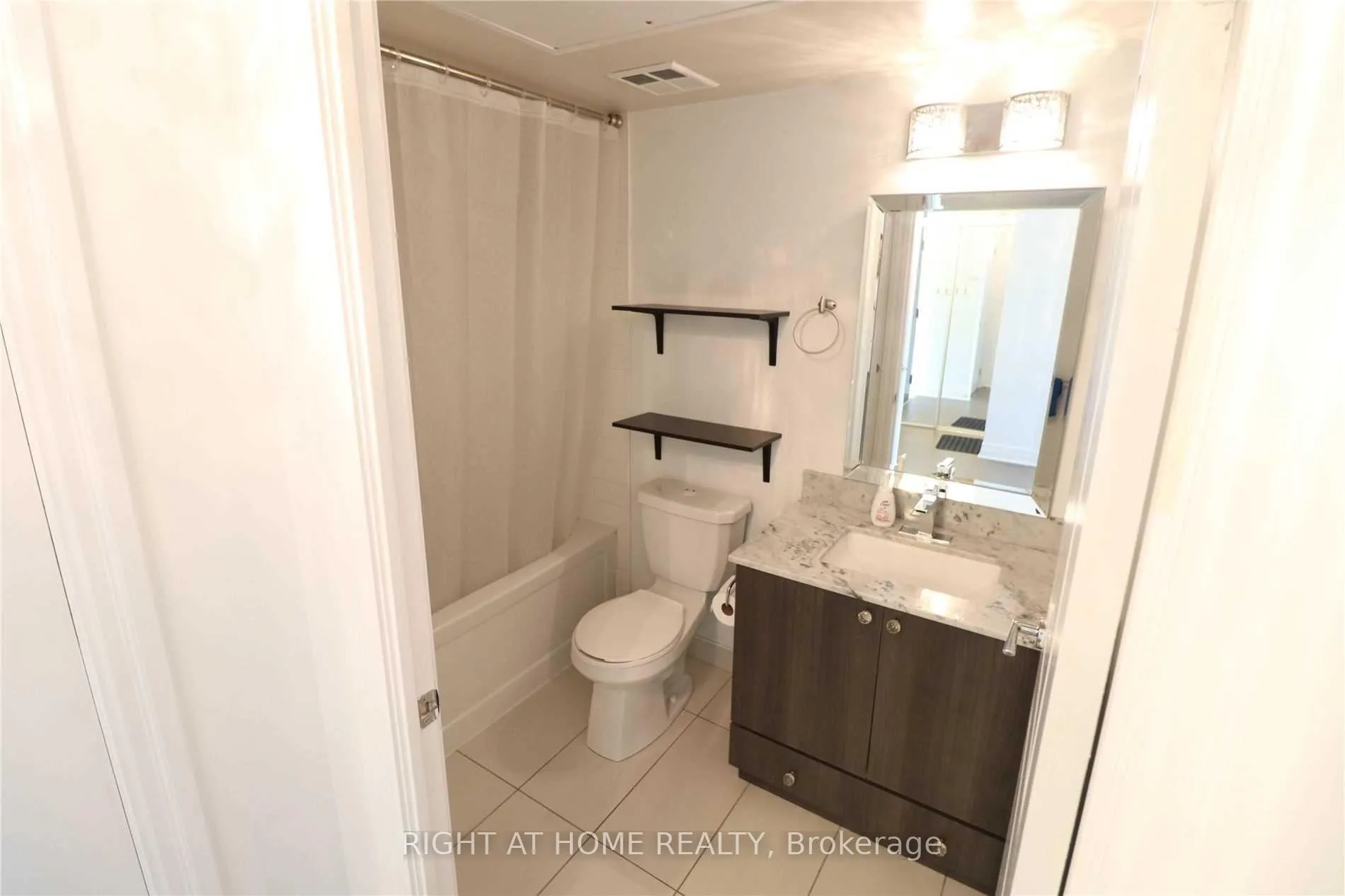Photo 13 of Unit 402, 8130 Birchmount Road, Markham, Unionville — HOMEH