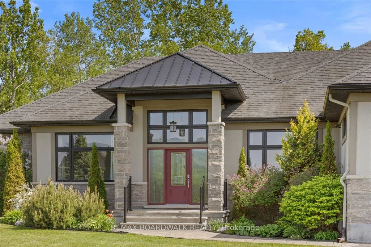 Photo 2 of 7412 Blue Water Crescent, Ottawa, Greely — HOMEH