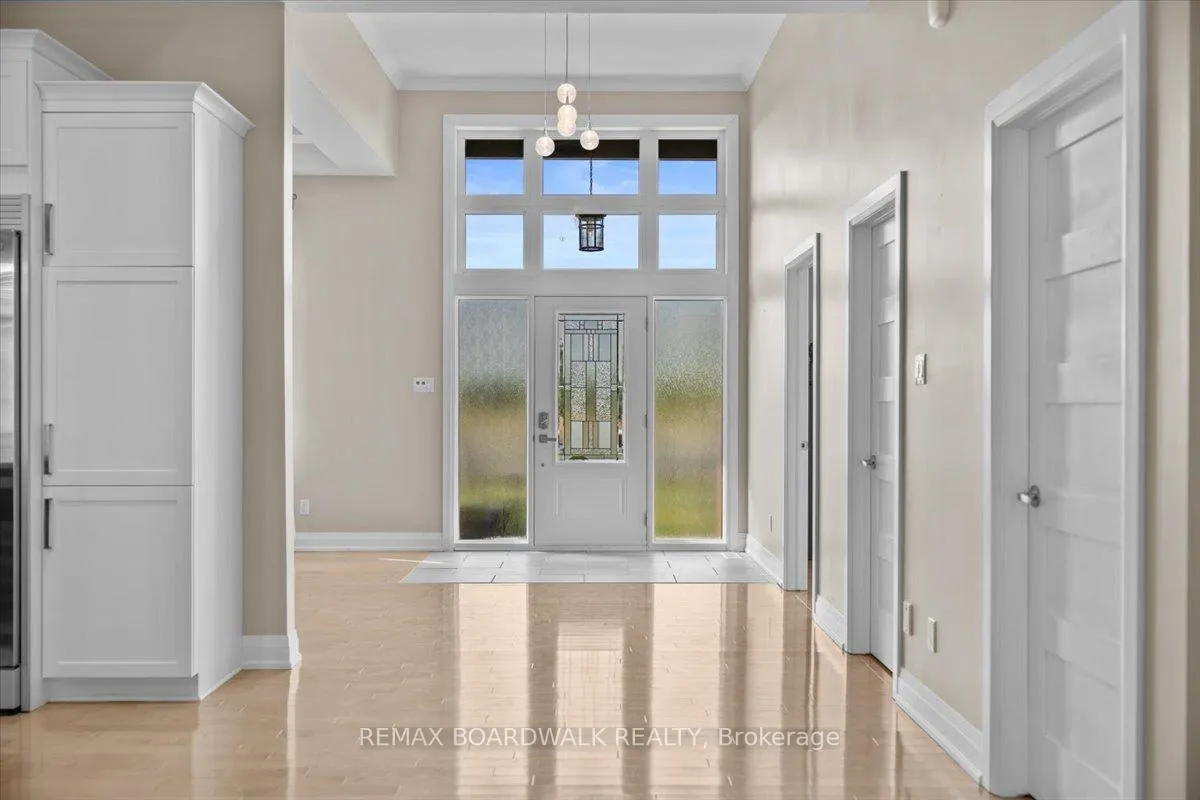 Photo 3 of 7412 Blue Water Crescent, Ottawa, Greely — HOMEH